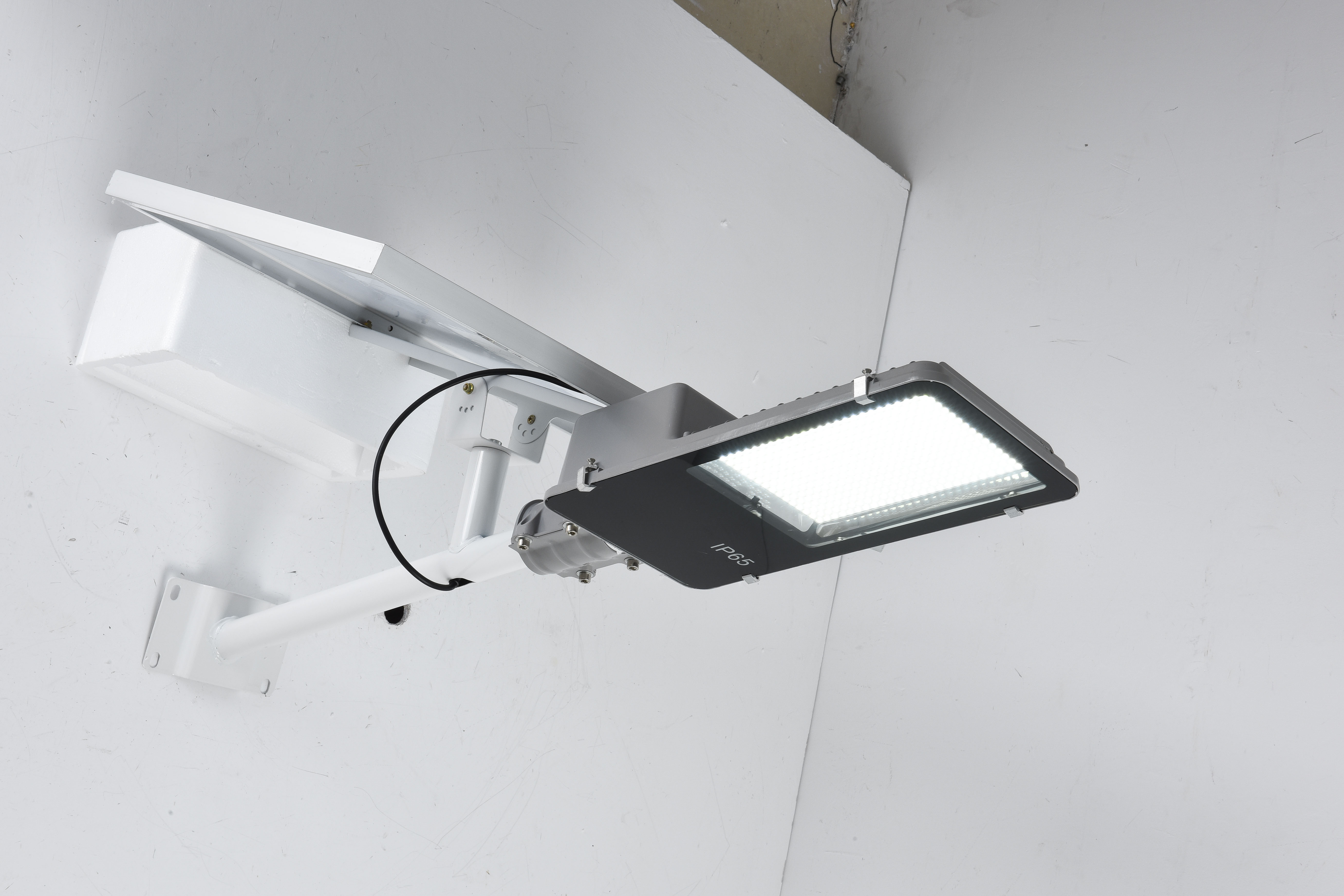Aluminium Activated Induction Solar Panels150w LED Street Light 